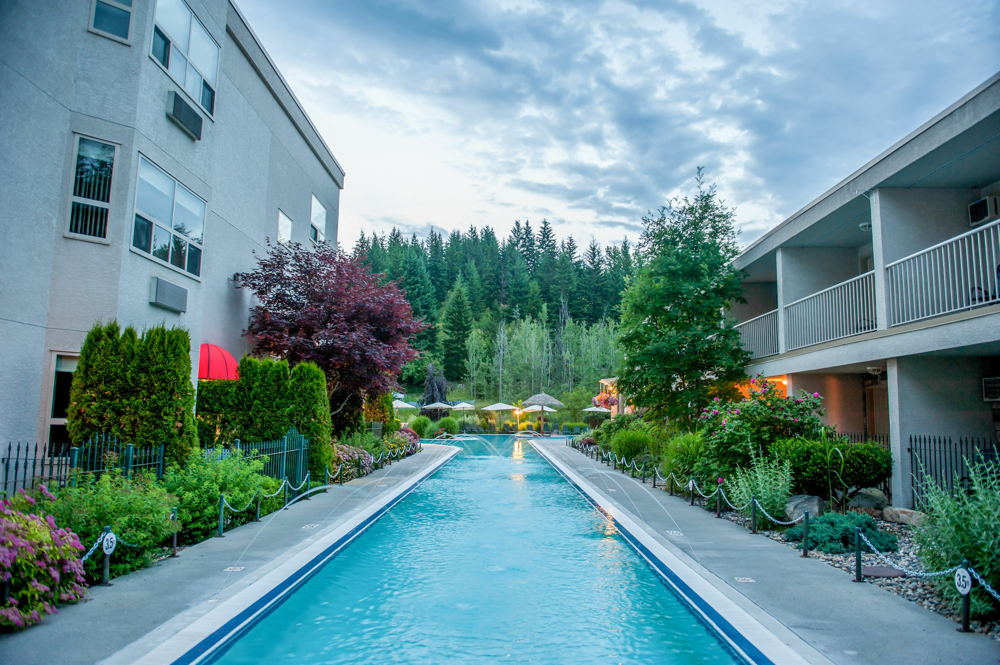 Hilltop Inn - Salmon Arm Exterior foto